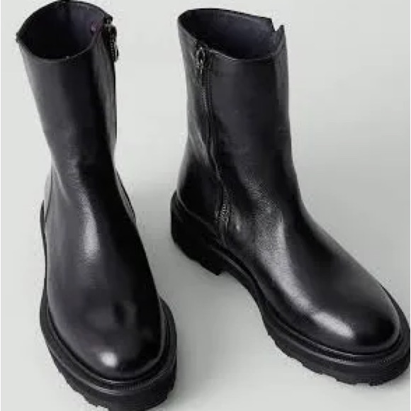 Sturlini Tall Boot, Size 39/9 Worn Once Indoors